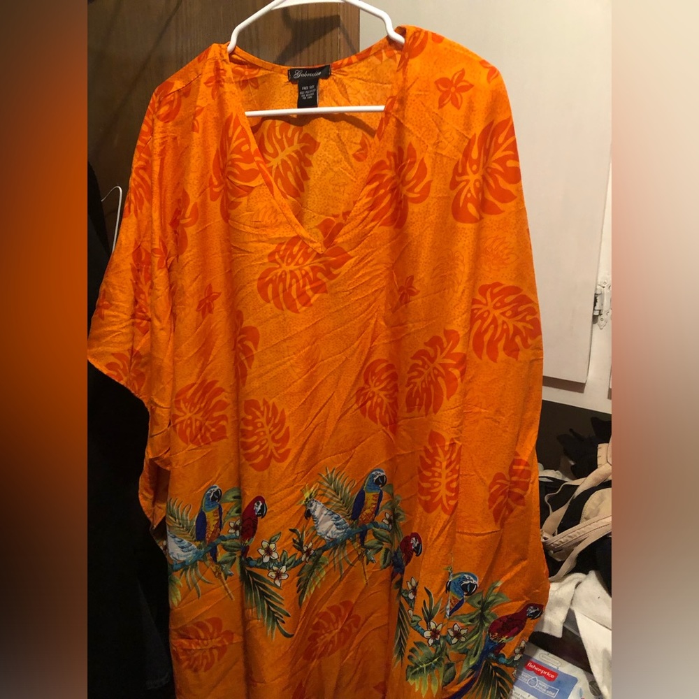 🌴Gabrielle Lightweight Tropical Poncho- 667 $25 or $20 w/offer